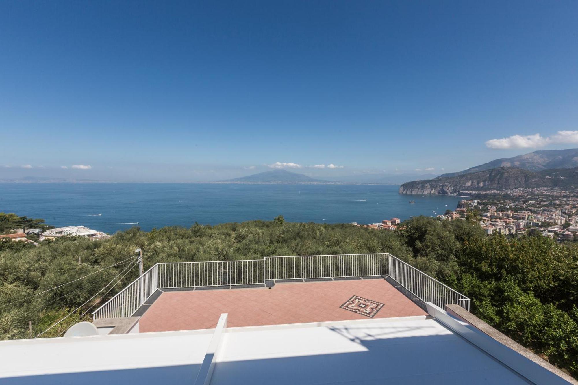 La Terrazza Sul Golfo Villa Sorrento Exterior photo